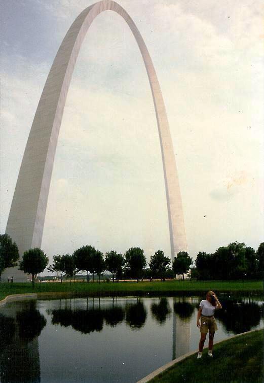 005 St Louis - 1991 06 - 105 - Gateway Arch - Debbie