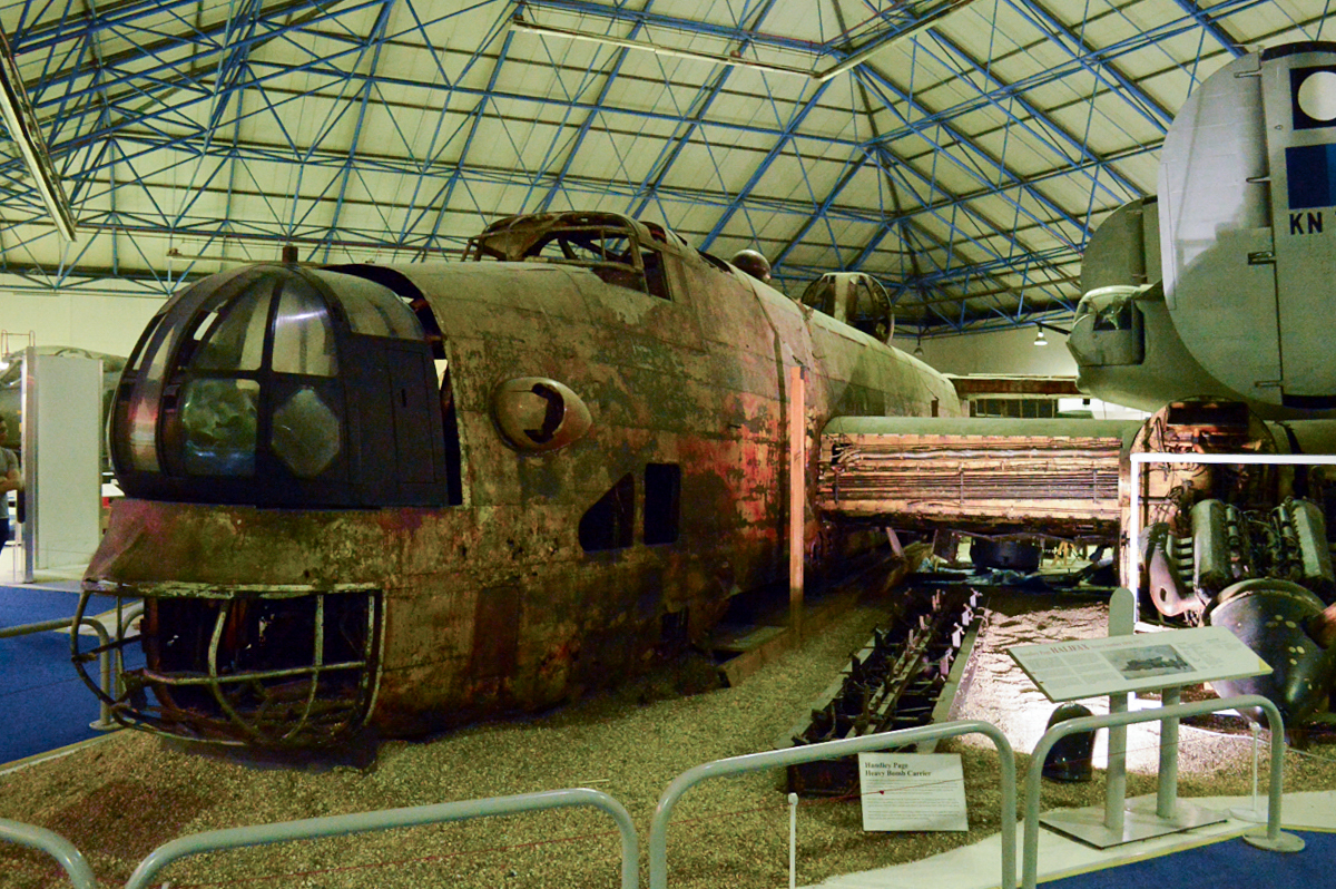 04 - Military - Bomber - Halifax  - 2015 07 - RAF Museum London - 01