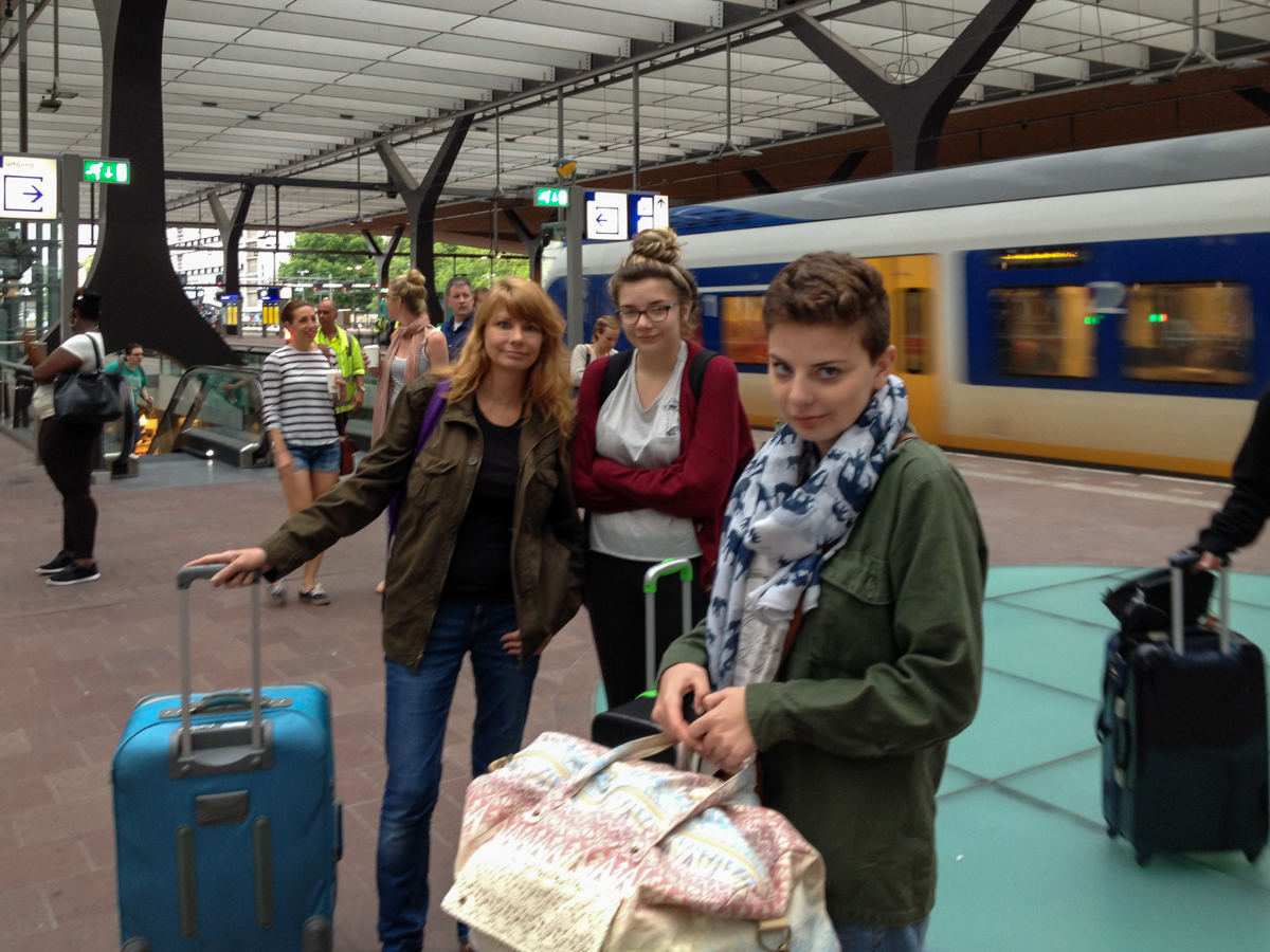 06 - 2015 08 - Trip 303 - Rotterdam - changing Trains - Debbie Emily Sarah