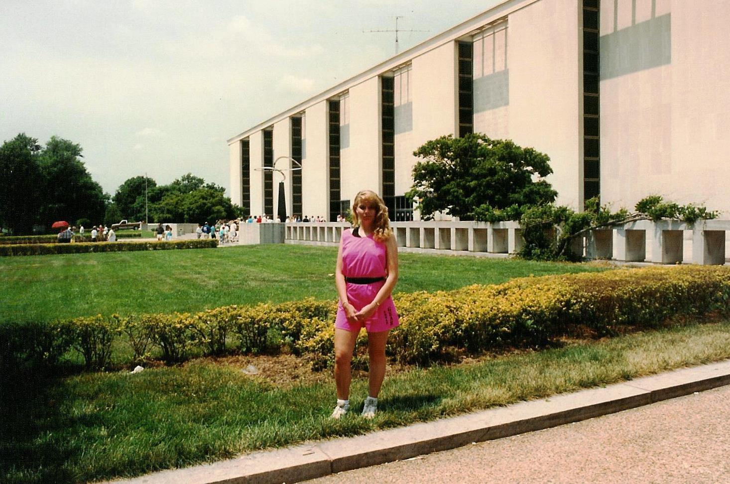 160 DC - 1991 06 - 113 - US History Museum - Debbie