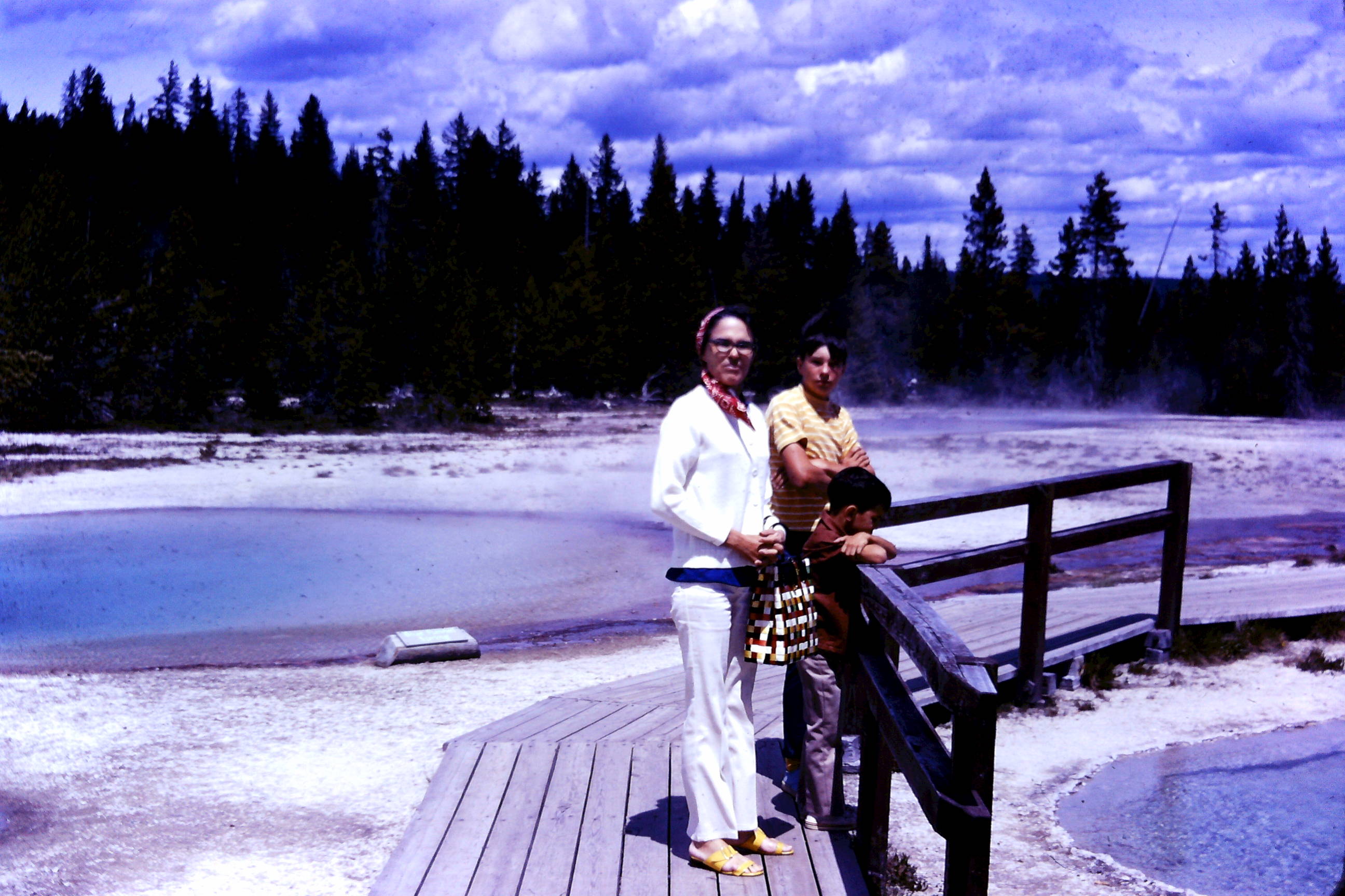 1971 06 - Yellowstone 05 - Dot John Phil