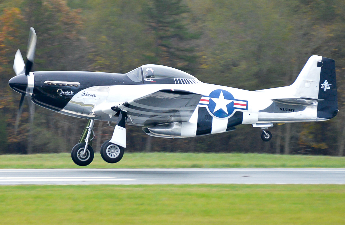 4B WWII-Fighter - P-51 Mustang - 2015 11 - Monroe - P-51D Quick Silver - 201-2