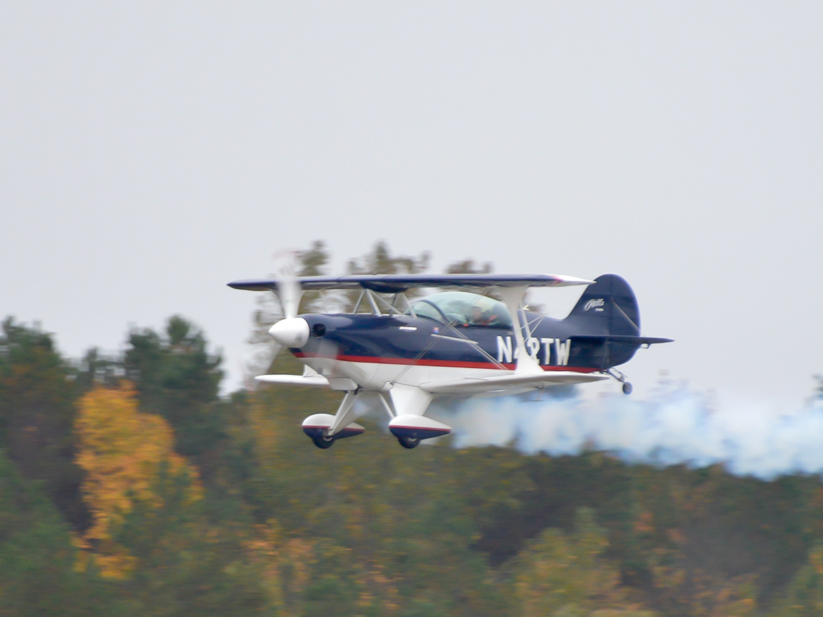 6W Current-Acrobatic - Pitts S-2B - 1993 N42TW - 2015 11 - Monroe Airshow - 201-2