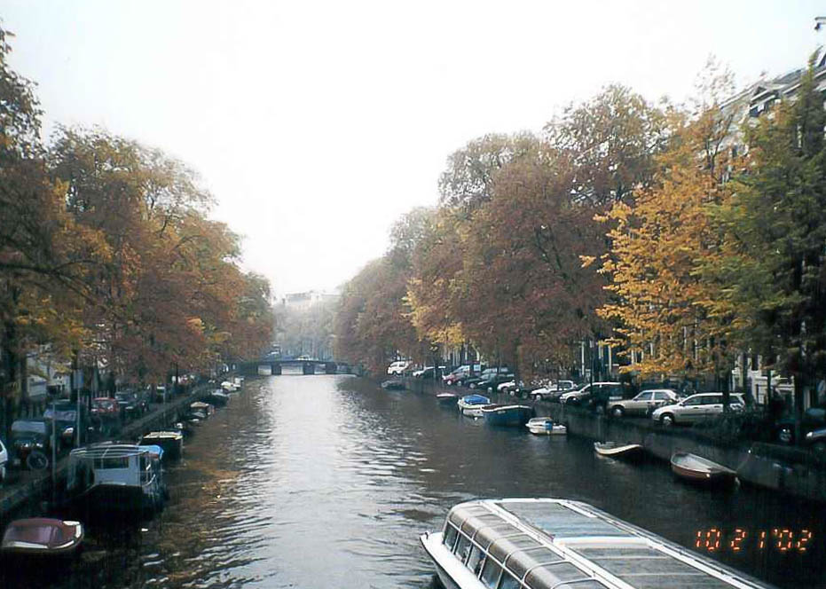 Amsterdam - 2002 10 - 107 - Canal