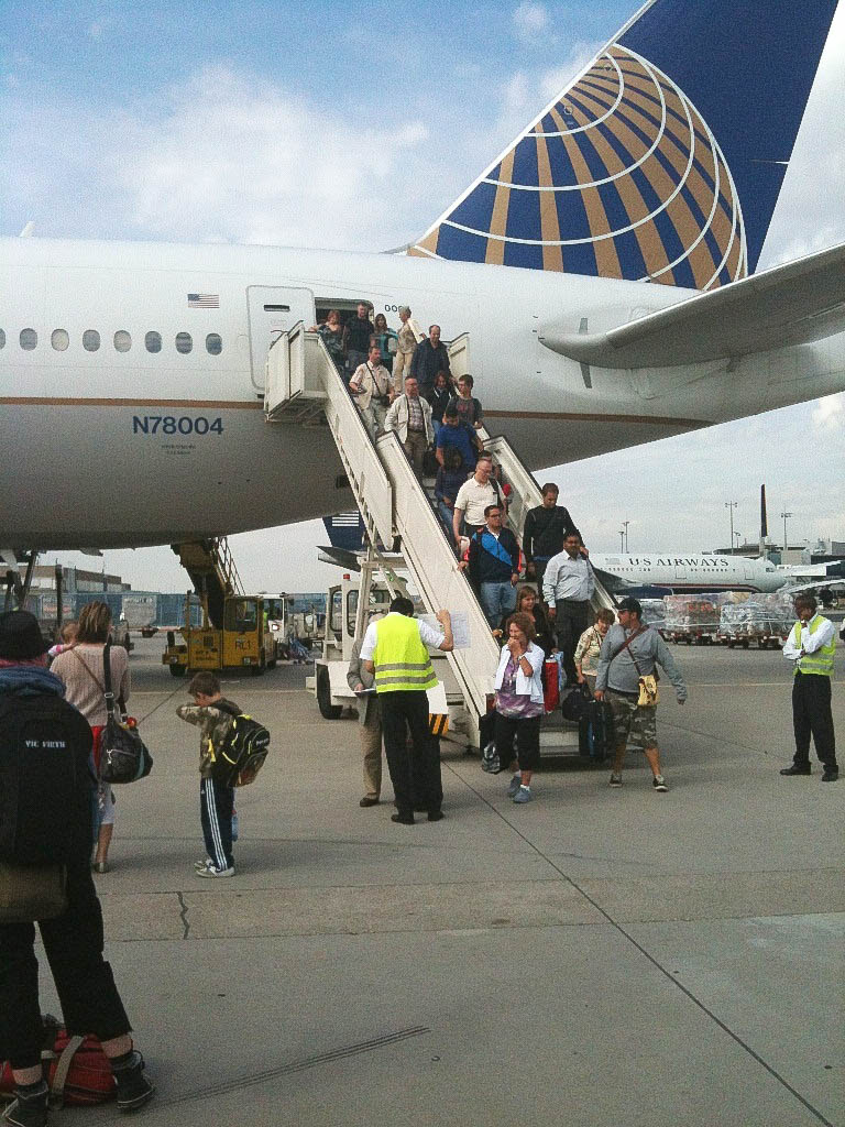 Commercial - 777-224ER - 1998 N78004 - 2012 08 - Frankfurt - 01 - my flight deplaning