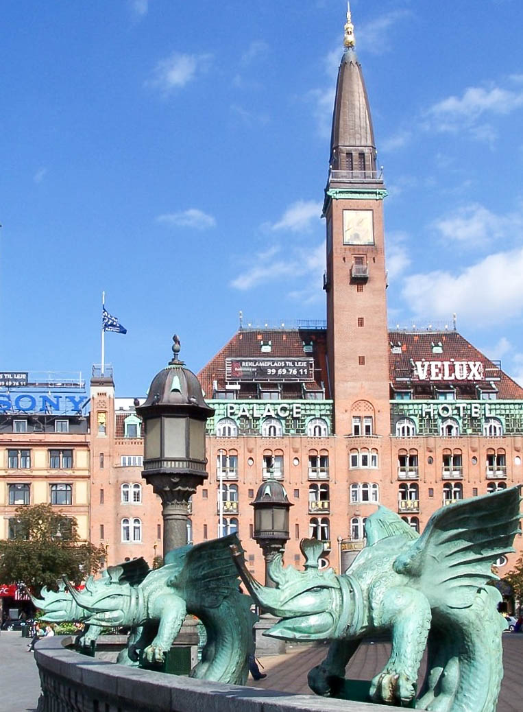 Copenhagen - 2004 08 - 103 - City Hall Square