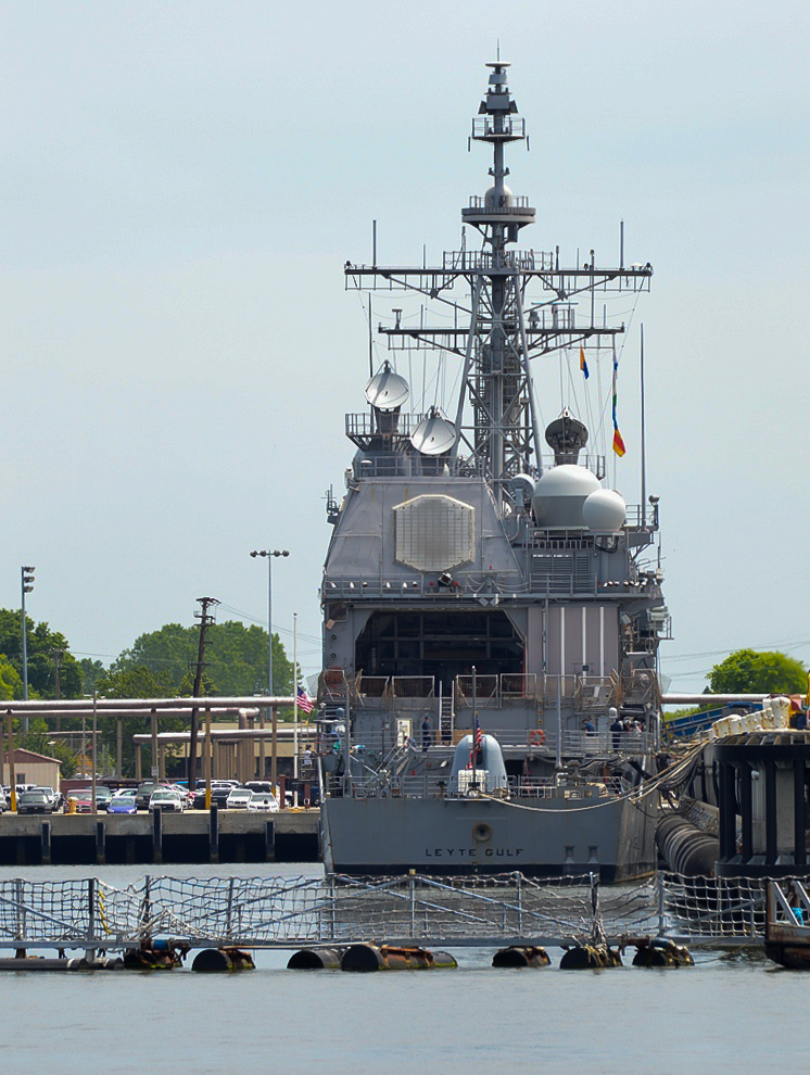 Crusier - 1983 Ticonderoga Class - CG-55 Leyte Gulf - 2015 05 - Norfolk - 03-2