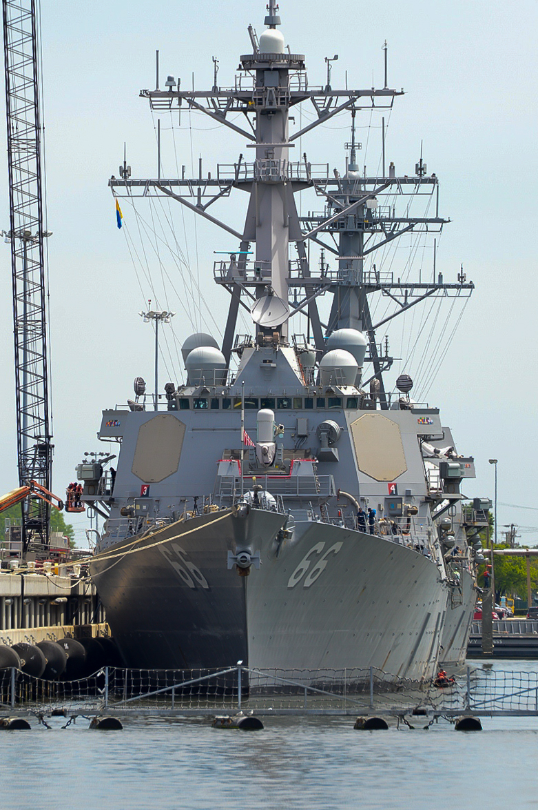 Destroyer - 1991 Arleigh Burke Class Flight I - DDG-66 Gonzalez - 2015 05 - Norfolk - 04-2