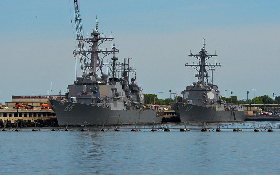 Destroyer - 1991 Arleigh Burke Class Flight I - DDG-66 Gonzalez - 2015 05 - Norfolk - 31-2