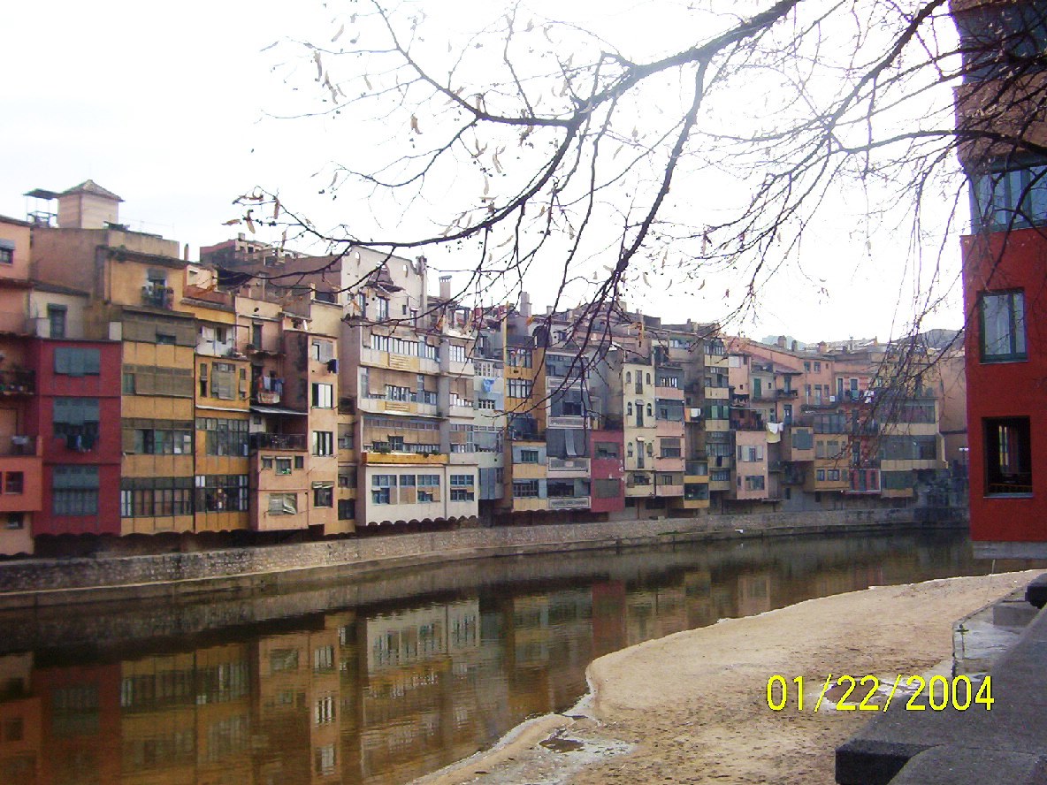 Girona - 2004 01 - 127 - River Onyar