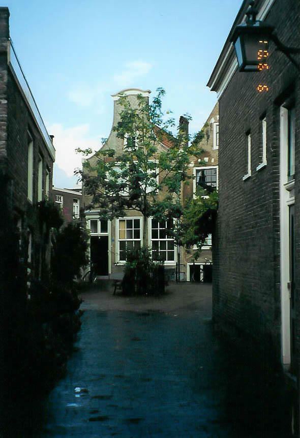 Haarlem - 2001 09 - 123 - Courtyard