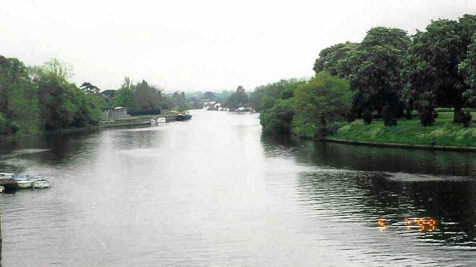 Hampton Court - 1999 05 - 127 - Thames