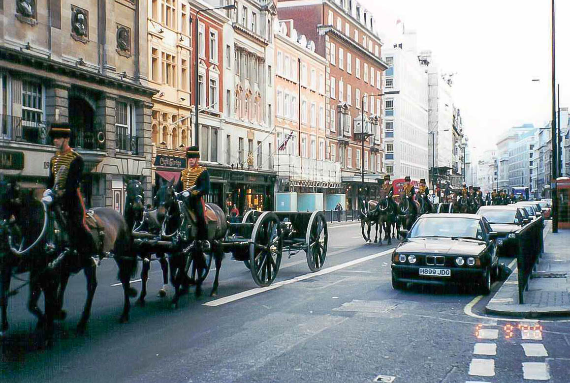 London - 1998 06 - 113 - Parade Practice