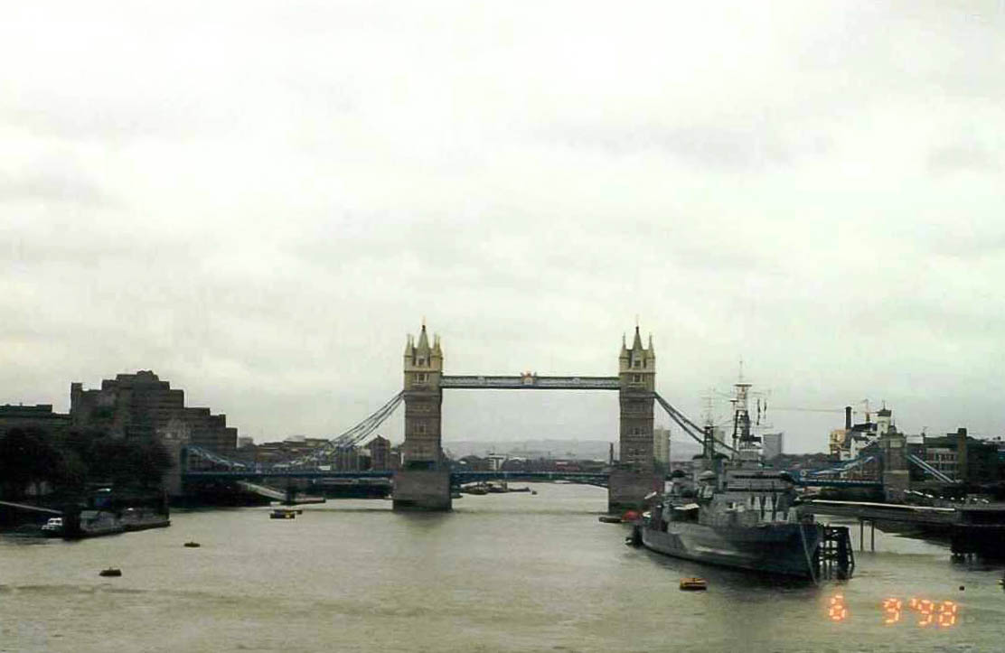 London - 1998 06 - 133 - Tower Bridge w Cruiser Belfast