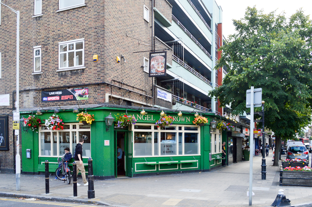 London - 2015 07 - 035 - Roman Road by Apartment