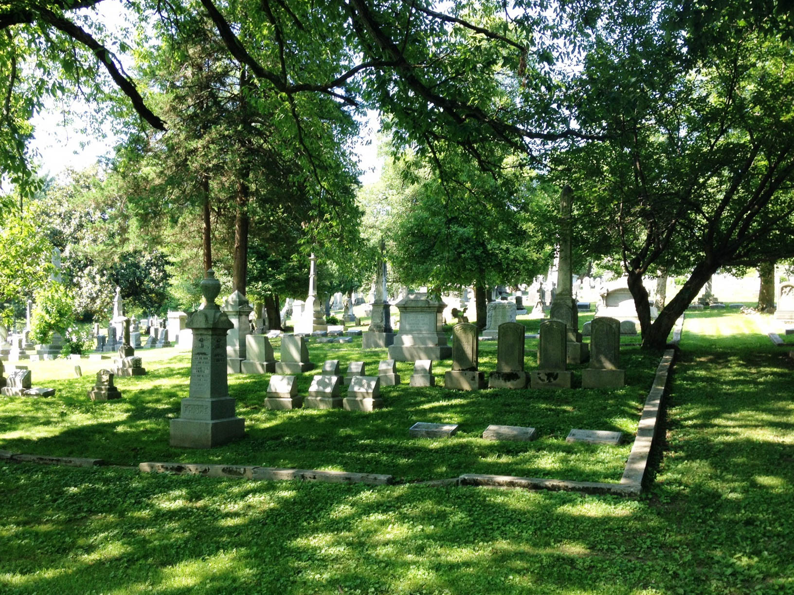 Louisville - 2014 06 - 101 - Cave Hill Cemetery