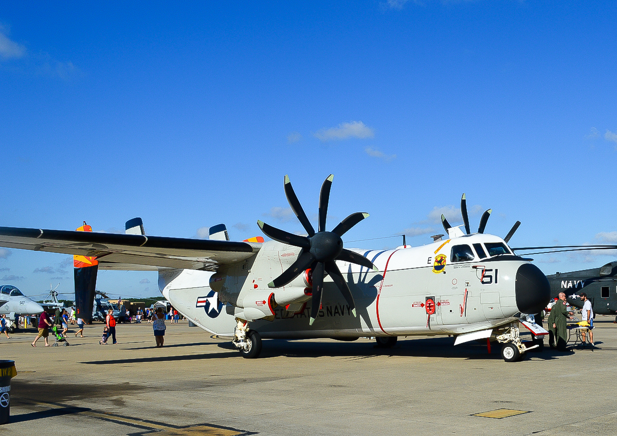 Military - Cargo - C-2 Greyhound - 2015 09 - Oceana - 101