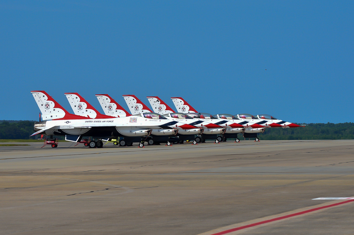 Military - Fighter - F-16C Fighting Falcon - 2015 05 - Seymour Johnson - 01 - Thunderbirds