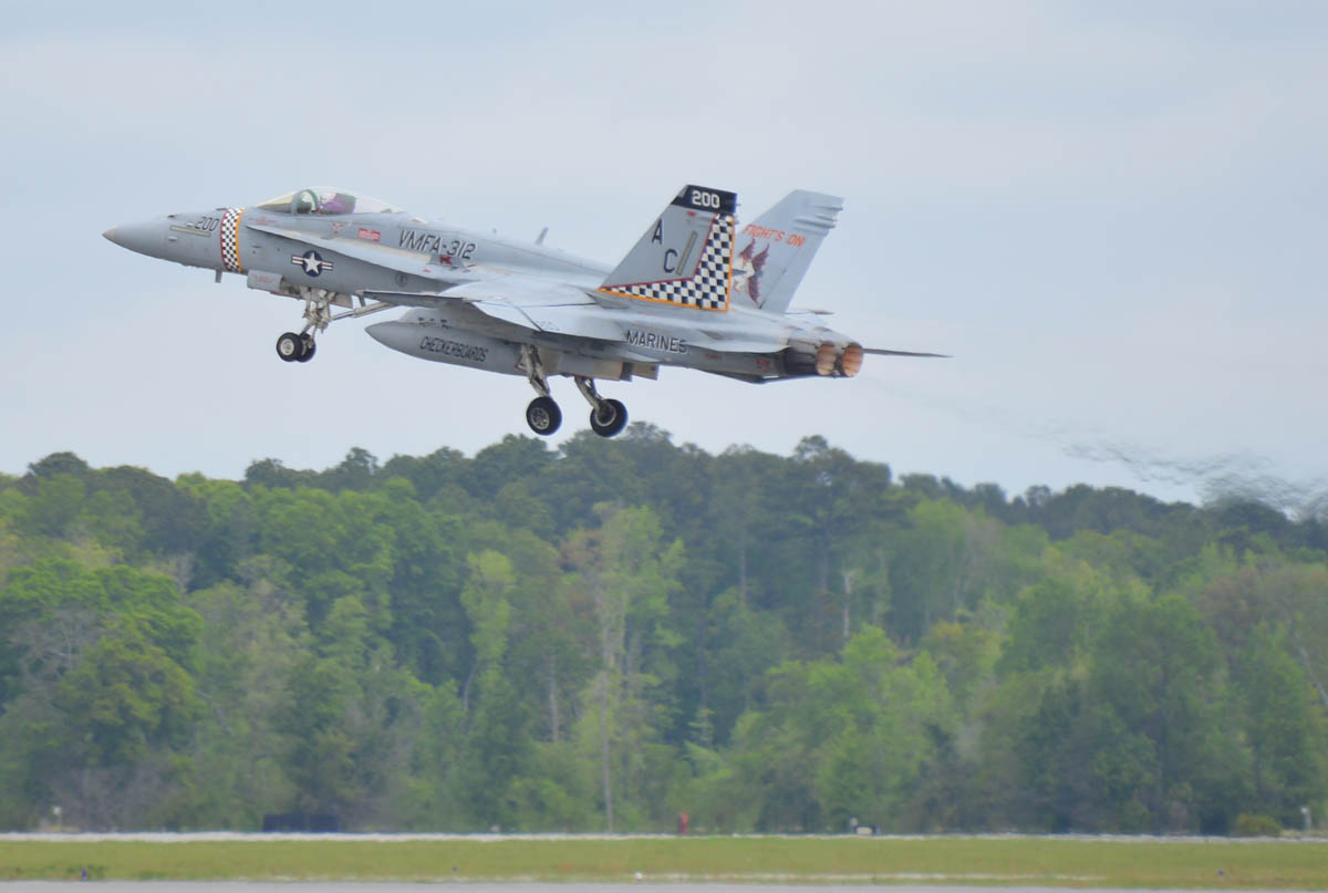 Military - Fighter - F-18 Hornet - 2015 04 - Beaufort Airshow - 003