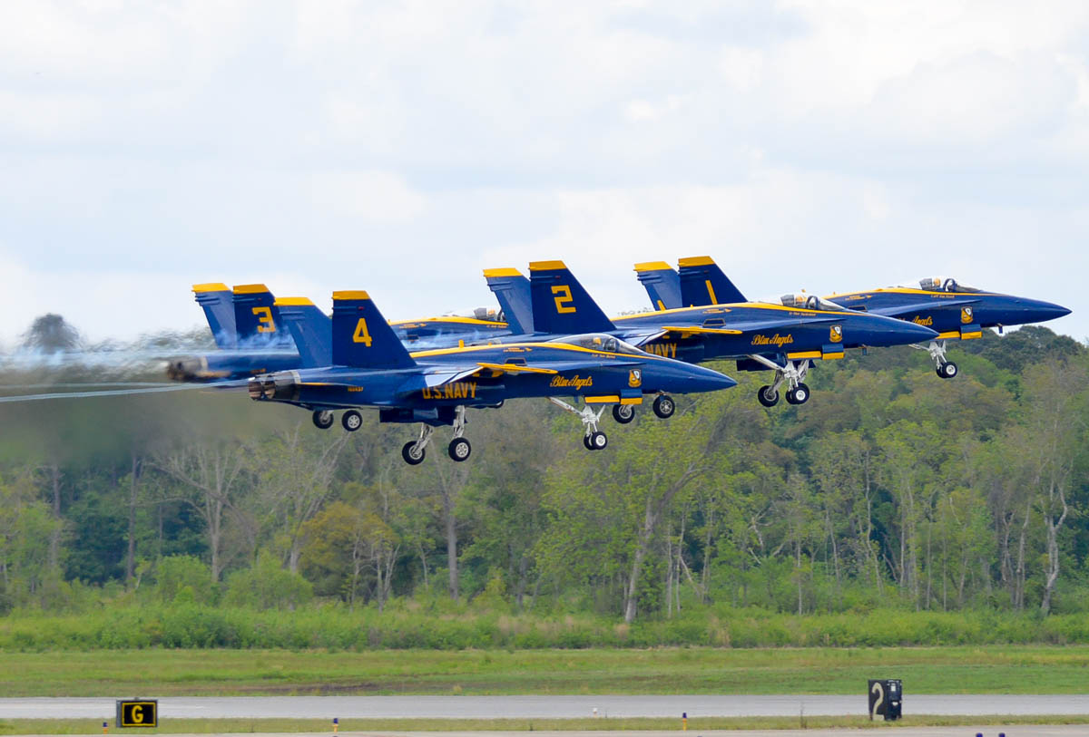 Military - Fighter - F-18 Hornet - 2015 04 - Beaufort Airshow - 111 - Blue Angels