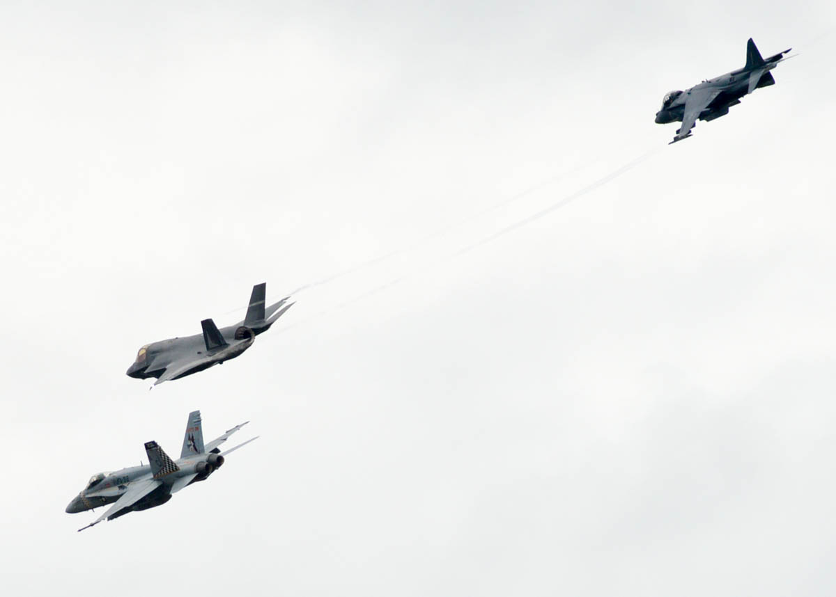 Military - Fighter - F-35B Lightning II - 2015 04 - Beaufort Airshow - 00C - w F-18 & AV-8