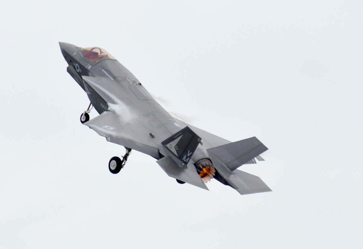 Military - Fighter - F-35B Lightning II - 2015 04 - Beaufort Airshow - 03