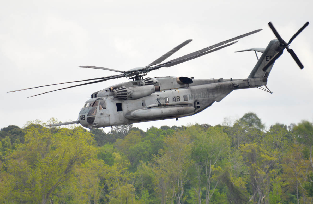 Military - Helicopter  - CH-53E Super Stallion - 2015 04 - Beaufort Airshow - 01