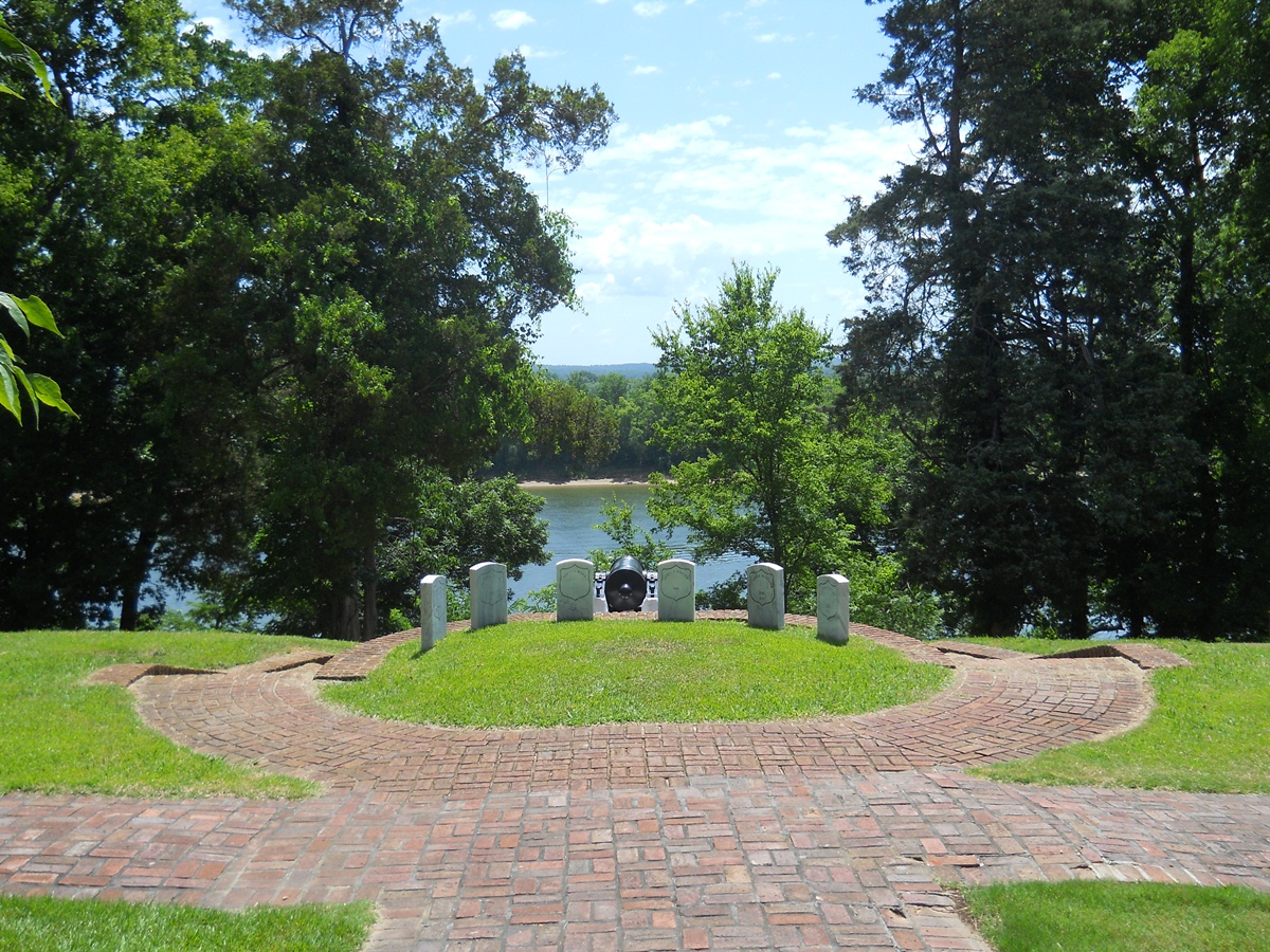 Shiloh - 2013 06 - 123 - National Cemetery