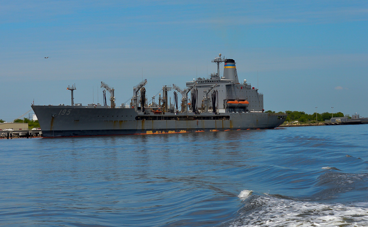 Tanker - 1986 Henry J Kaiser Class - T-AO-195 Leroy Grumman - 2015 05 - Norfolk - 01-2