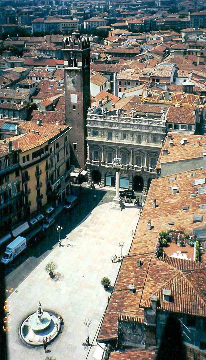 Verona - 2003 07 - 119 - Piazza Erba