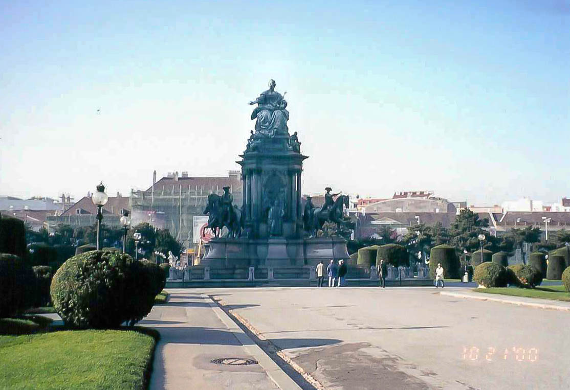 Vienna - 2000 10 - 149 - Maria Theresa Monument