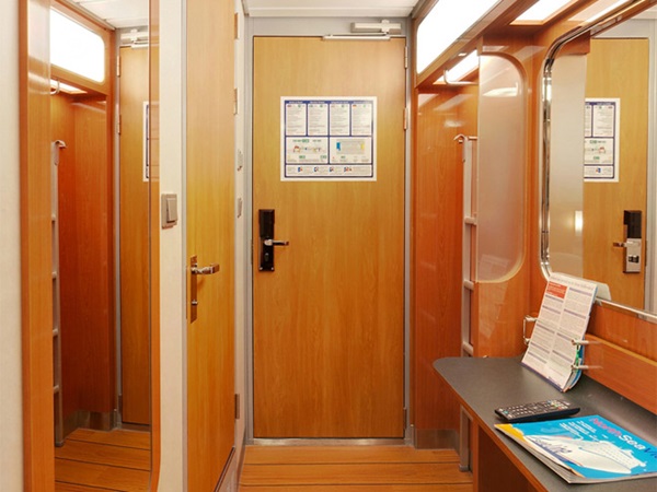 hollandica-2pers-inside-cabin